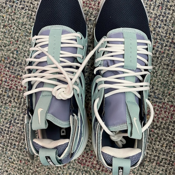 Nike - Picture 4 of 7